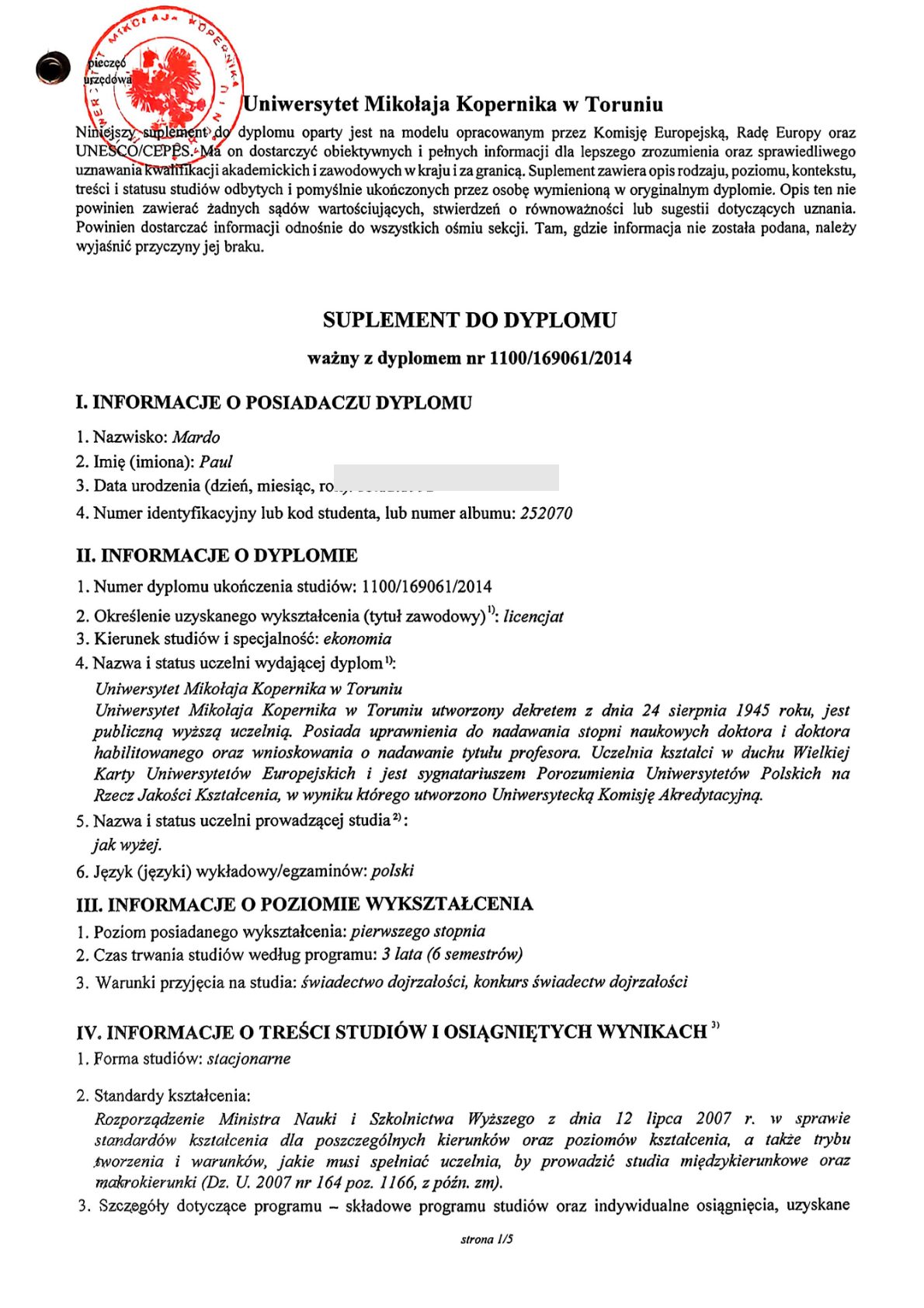 Suplement do dyplomu licencjata ekonomii wydany przez Uniwersytet Mikołaja Kopernika w Toruniu. Data urodzenia i nazwiska osób z uczelni są zasłonięte.